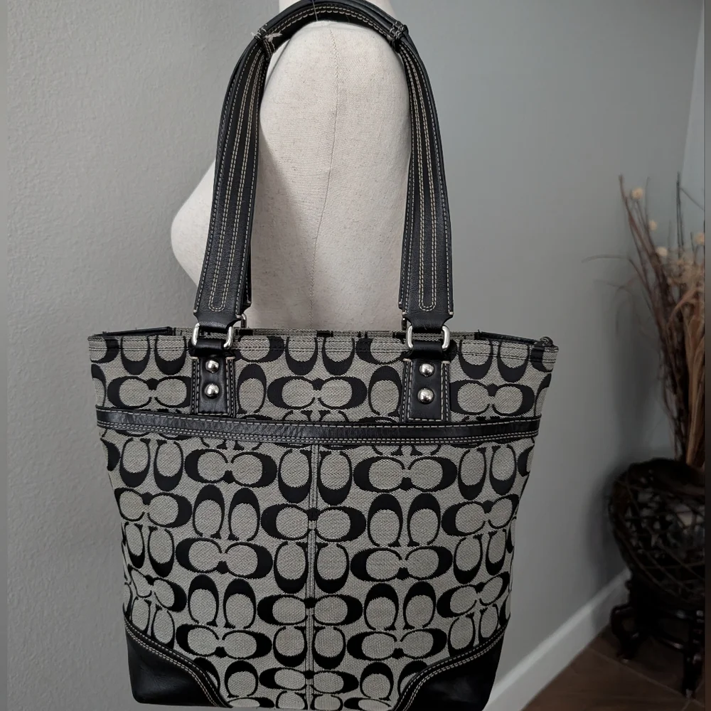 Coach Hampton Signature Tote - Picture 4 of 16